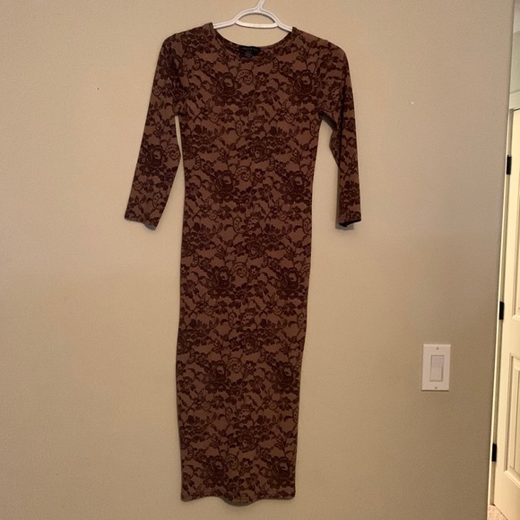Lace pattern body hugging dress - Picture 1 of 3